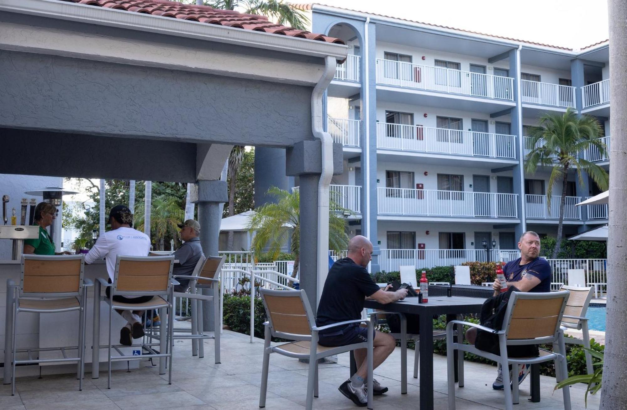 Holiday Inn&Suites Boca Raton - North Exterior foto