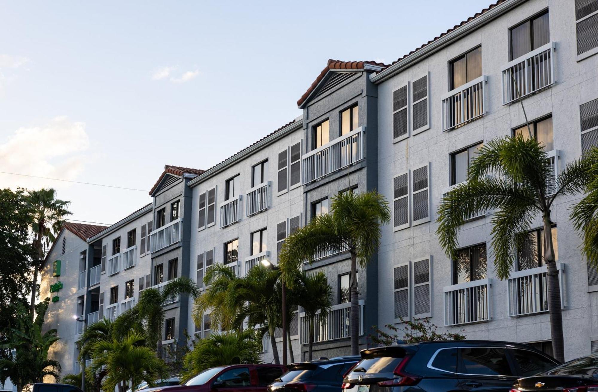 Holiday Inn&Suites Boca Raton - North Exterior foto