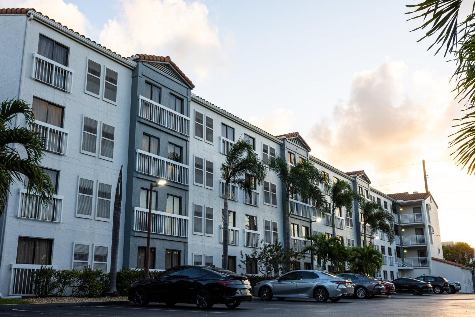 Holiday Inn&Suites Boca Raton - North Exterior foto